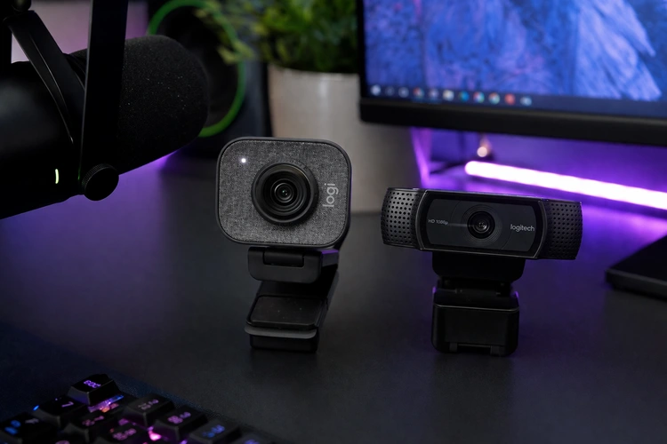 Logitech StreamCam vs C920 side by side comparison for streaming